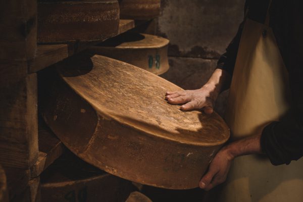 caves affinage meule de fromage